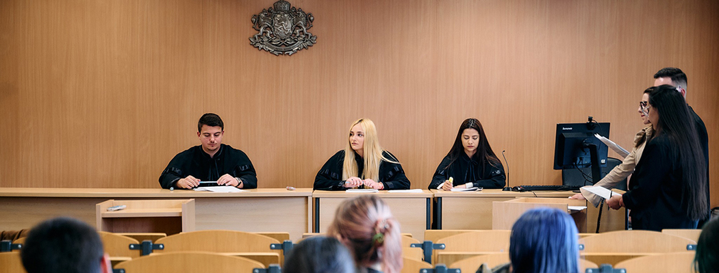 law-master-carusel_1050x399_crop_478b24840a